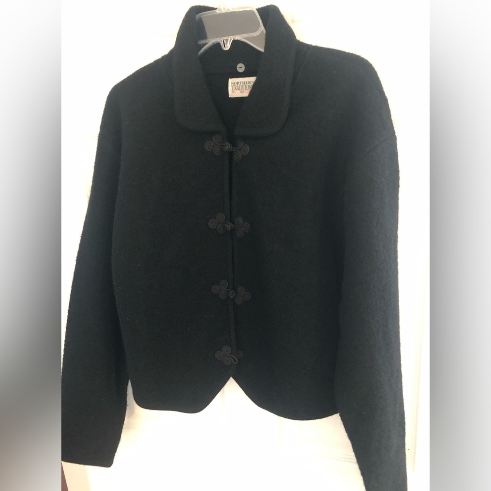 WOOL Northern boxy, vintage, black, crop blazer, see measurements in pic…